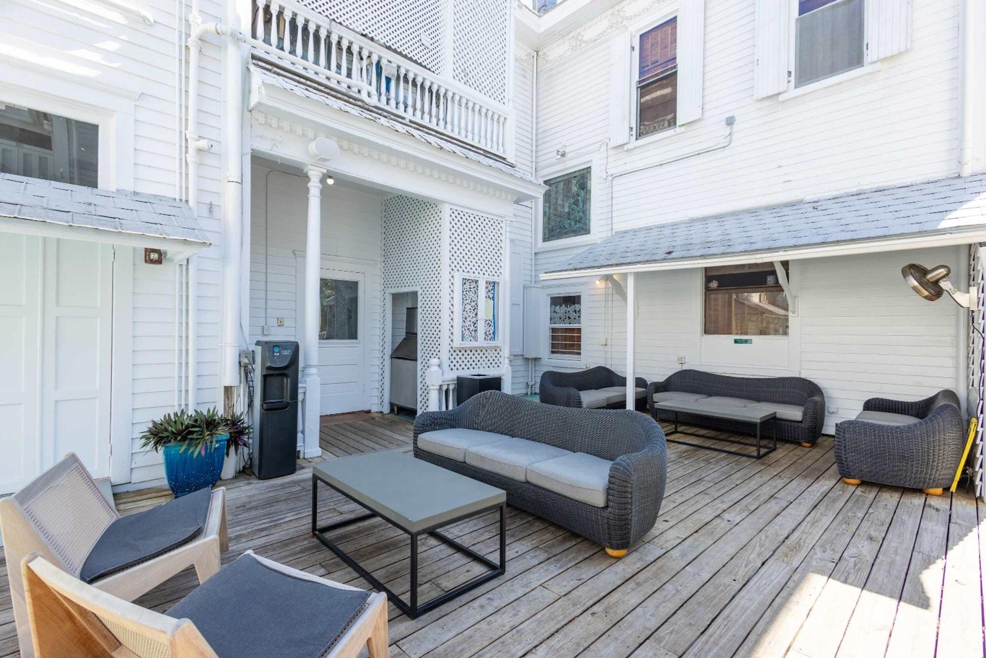 קי וסט Deluxe King With Balcony - At James House With Parking! מראה חיצוני תמונה