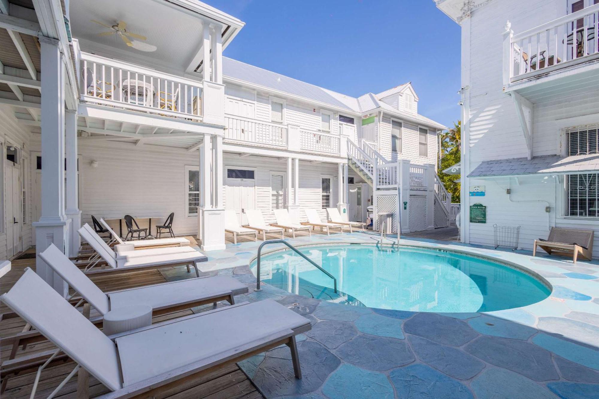 קי וסט Deluxe King With Balcony - At James House With Parking! מראה חיצוני תמונה