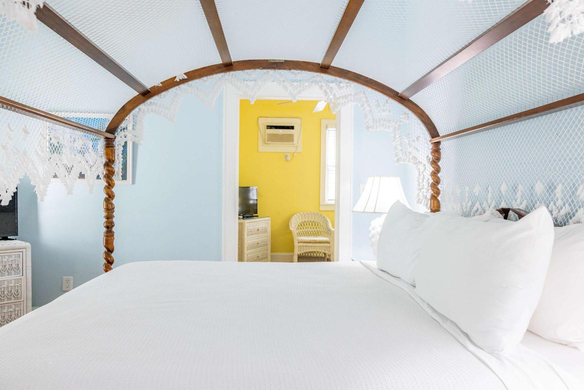 קי וסט Deluxe King With Balcony - At James House With Parking! מראה חיצוני תמונה
