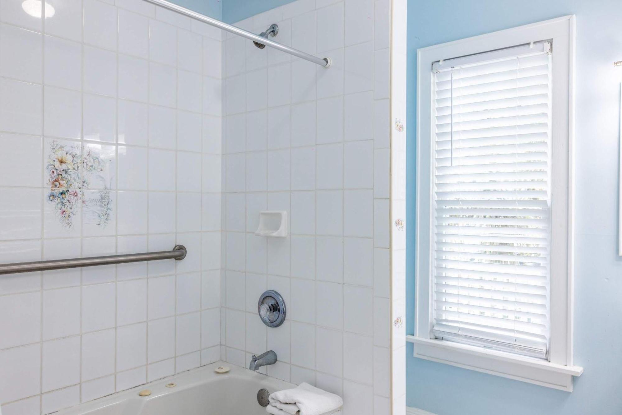 קי וסט Deluxe King With Balcony - At James House With Parking! מראה חיצוני תמונה